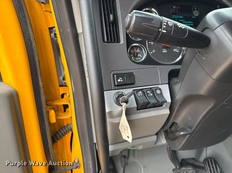 image for item EJ4587 2021 Kenworth T680 semi truck