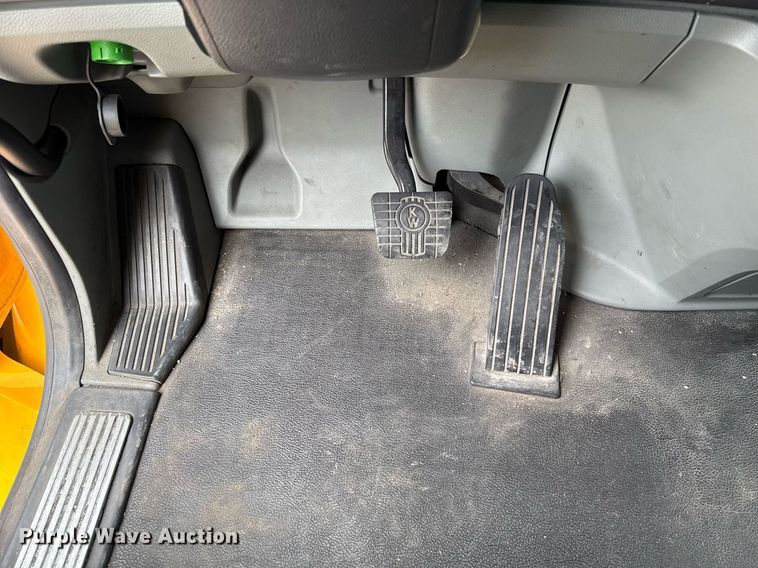 image for item EJ4587 2021 Kenworth T680 semi truck