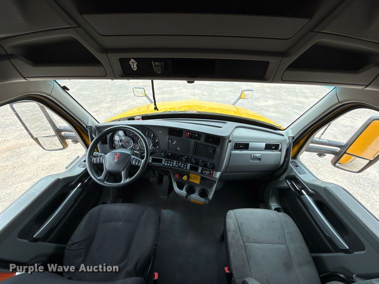 image for item EJ4587 2021 Kenworth T680 semi truck