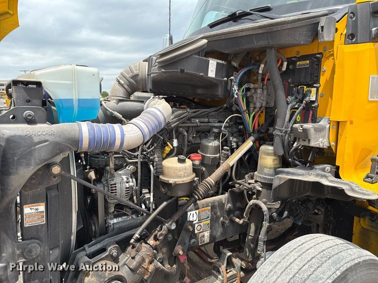 image for item EJ4587 2021 Kenworth T680 semi truck