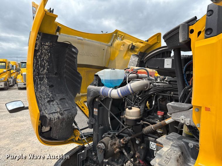 image for item EJ4587 2021 Kenworth T680 semi truck