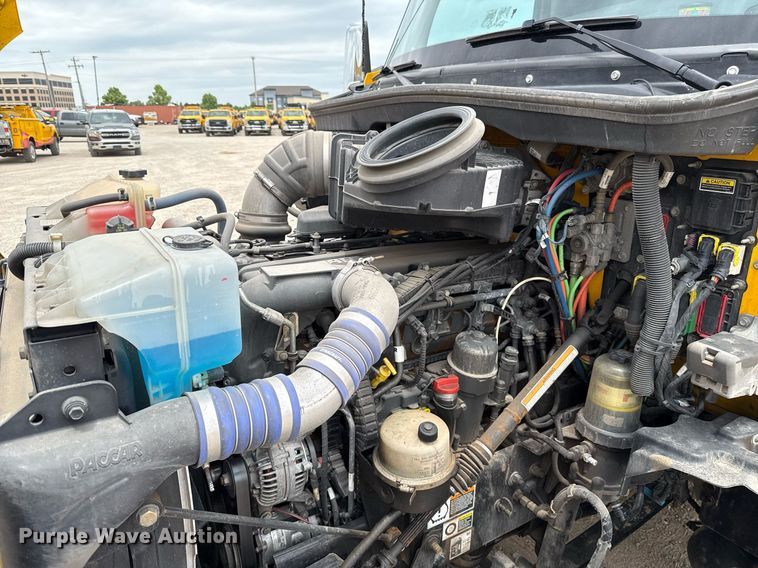 image for item EJ4587 2021 Kenworth T680 semi truck