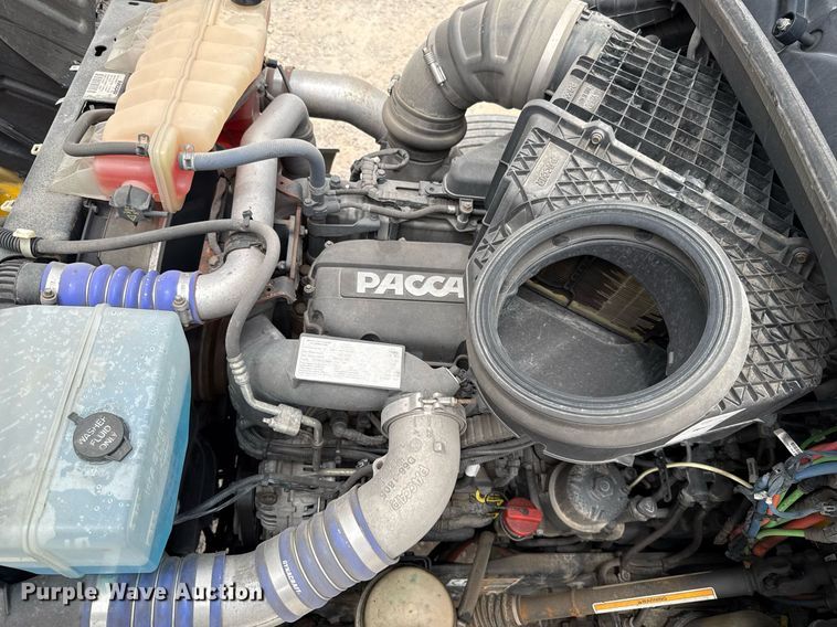 image for item EJ4587 2021 Kenworth T680 semi truck