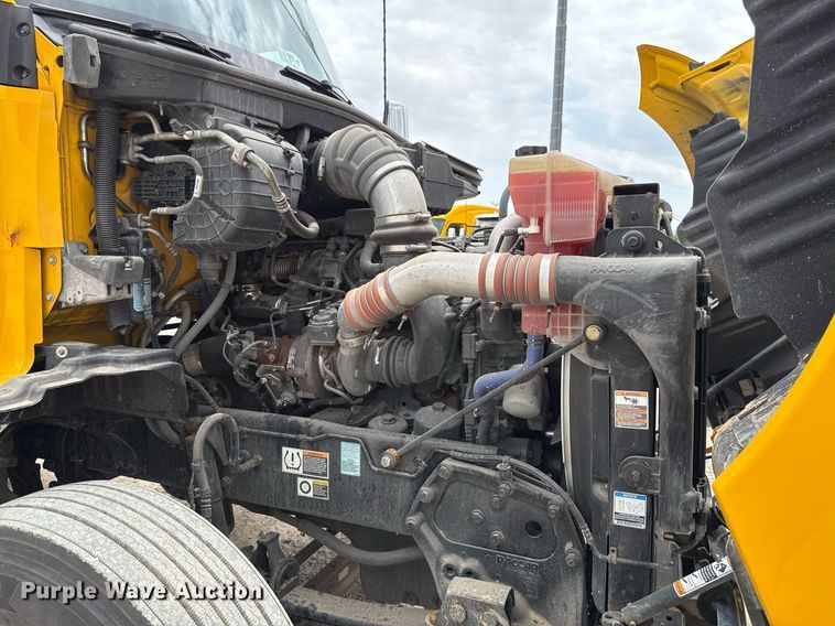 image for item EJ4587 2021 Kenworth T680 semi truck