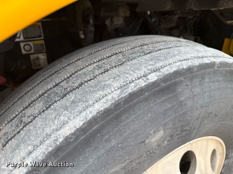 image for item EJ4587 2021 Kenworth T680 semi truck