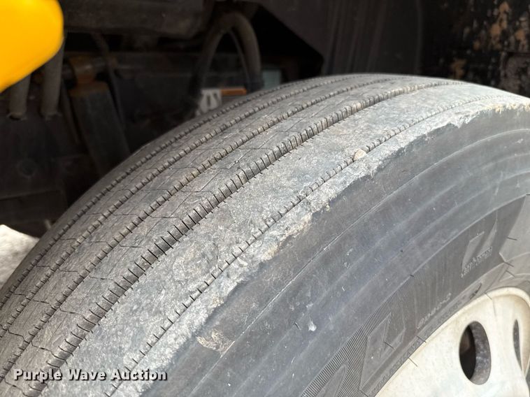 image for item EJ4587 2021 Kenworth T680 semi truck