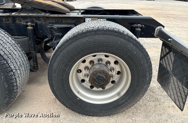 image for item EJ4587 2021 Kenworth T680 semi truck