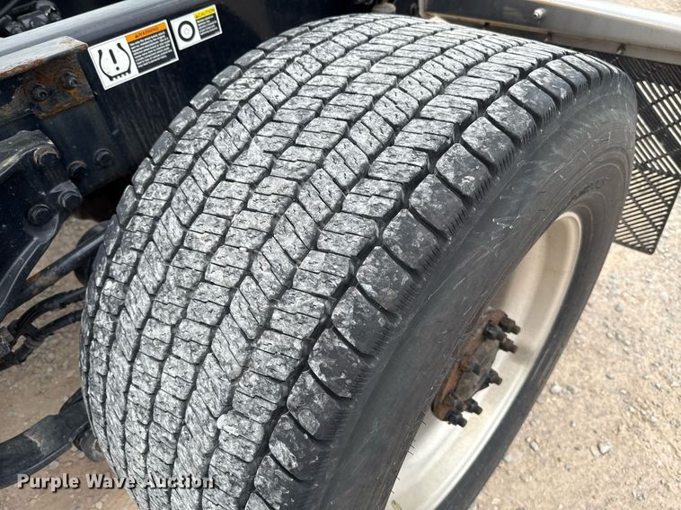 image for item EJ4587 2021 Kenworth T680 semi truck