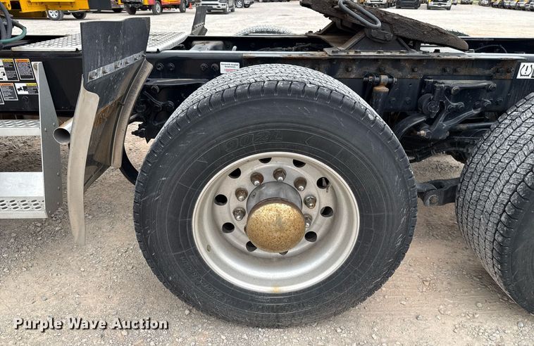 image for item EJ4587 2021 Kenworth T680 semi truck