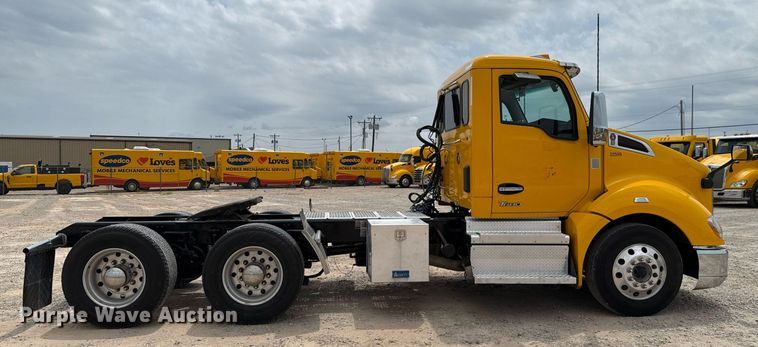 image for item EJ4588 2022 Kenworth T680 semi truck