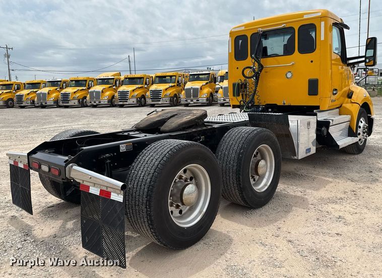 image for item EJ4588 2022 Kenworth T680 semi truck