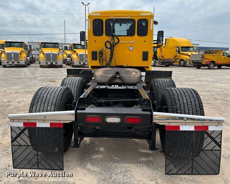 image for item EJ4588 2022 Kenworth T680 semi truck