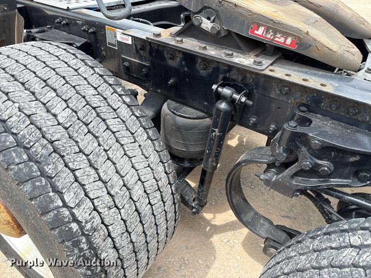 image for item EJ4588 2022 Kenworth T680 semi truck