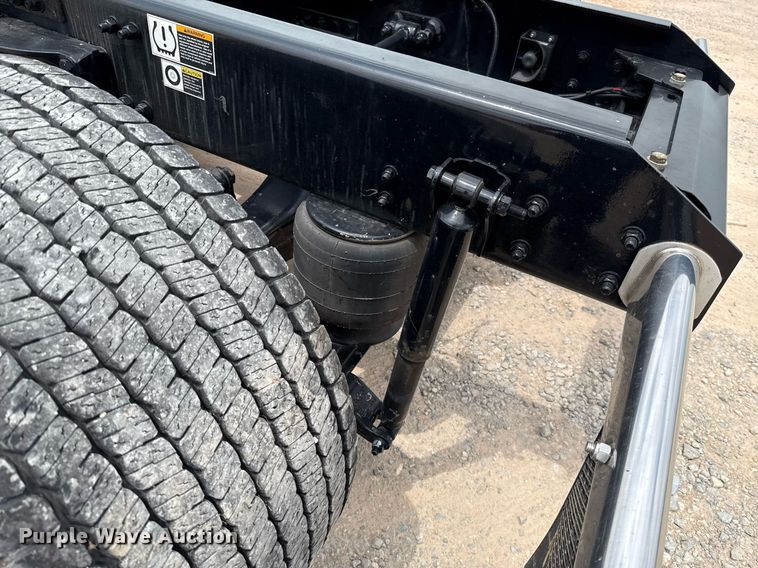 image for item EJ4588 2022 Kenworth T680 semi truck