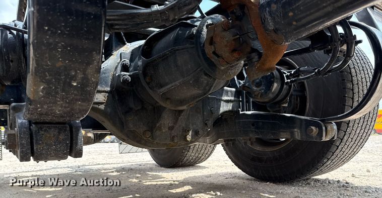 image for item EJ4588 2022 Kenworth T680 semi truck