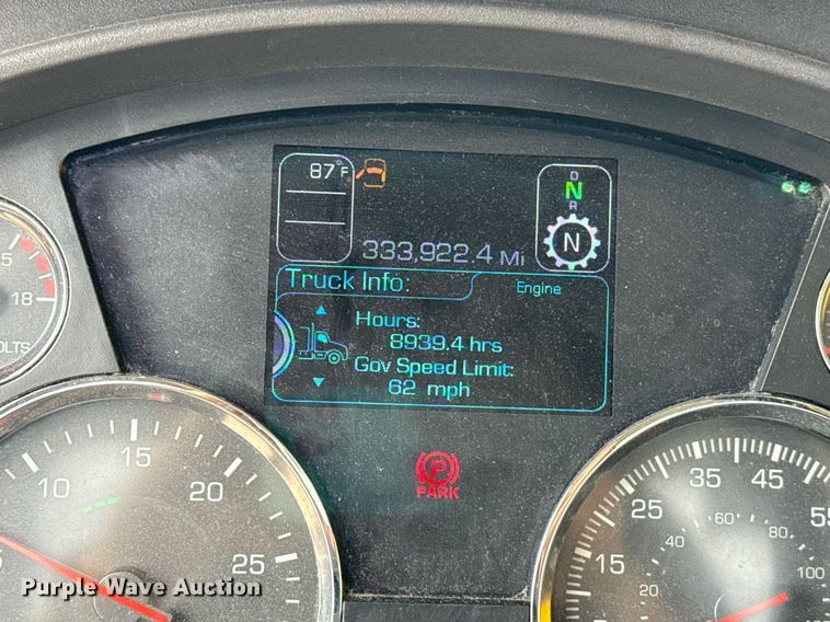 image for item EJ4588 2022 Kenworth T680 semi truck