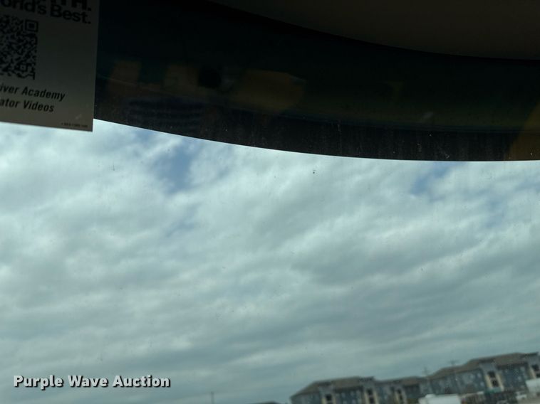 image for item EJ4588 2022 Kenworth T680 semi truck