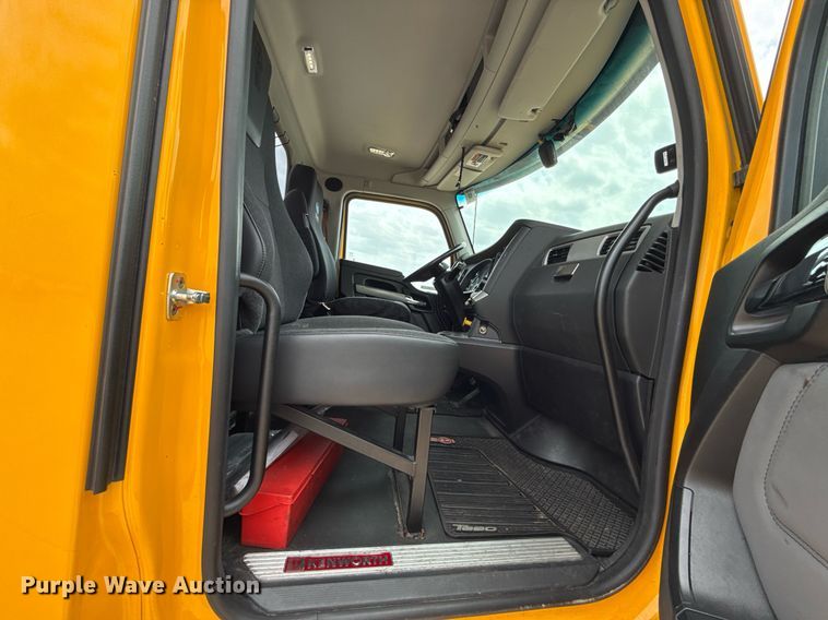 image for item EJ4588 2022 Kenworth T680 semi truck