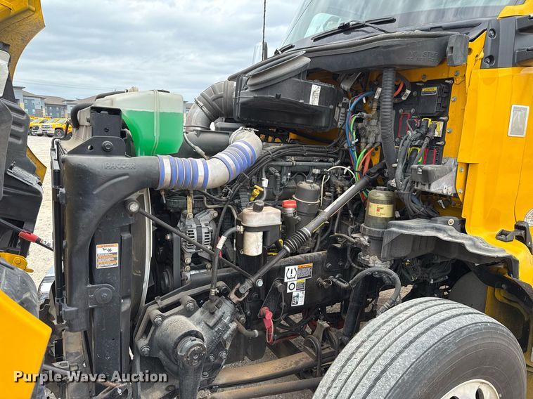 image for item EJ4588 2022 Kenworth T680 semi truck