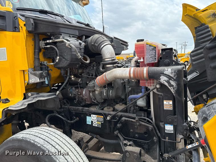 image for item EJ4588 2022 Kenworth T680 semi truck