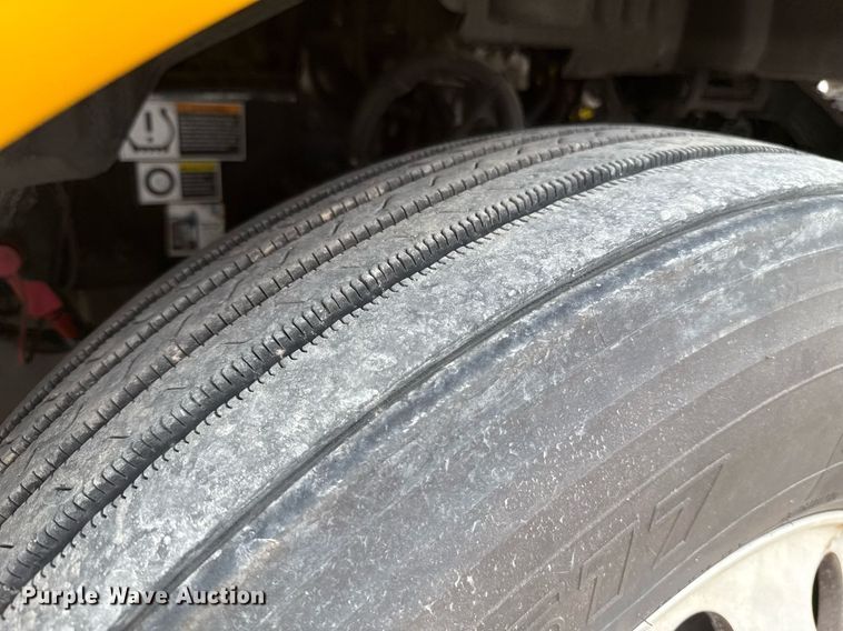 image for item EJ4588 2022 Kenworth T680 semi truck