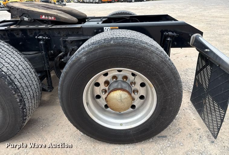 image for item EJ4588 2022 Kenworth T680 semi truck