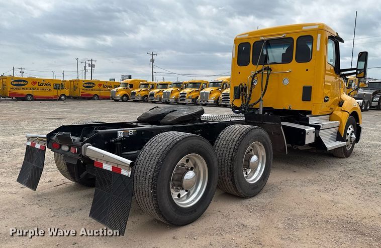 image for item EJ4589 2022 Kenworth T680 semi truck