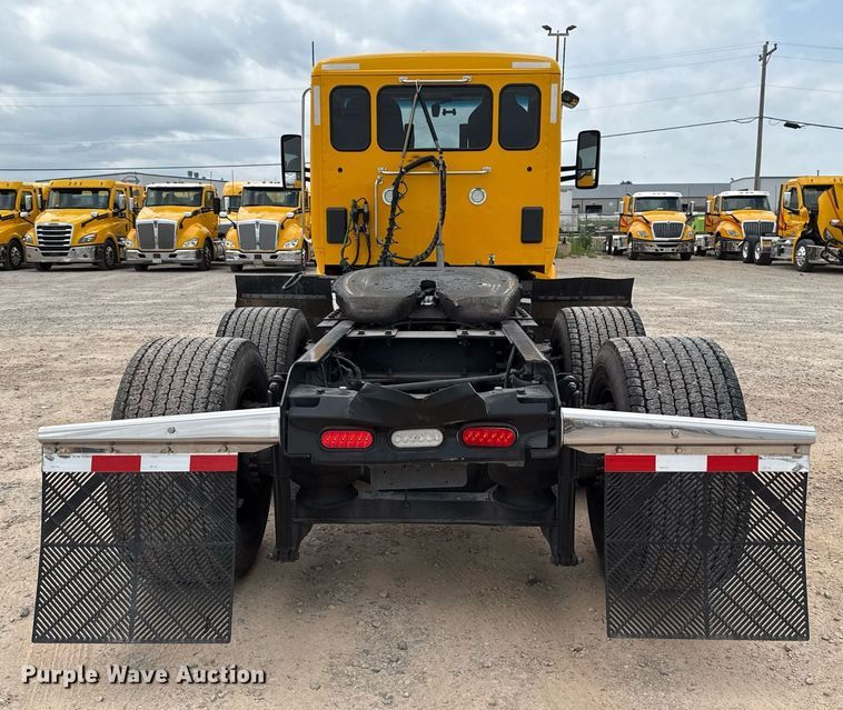 image for item EJ4589 2022 Kenworth T680 semi truck