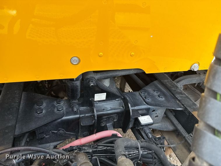 image for item EJ4589 2022 Kenworth T680 semi truck