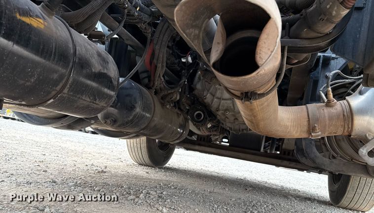 image for item EJ4589 2022 Kenworth T680 semi truck