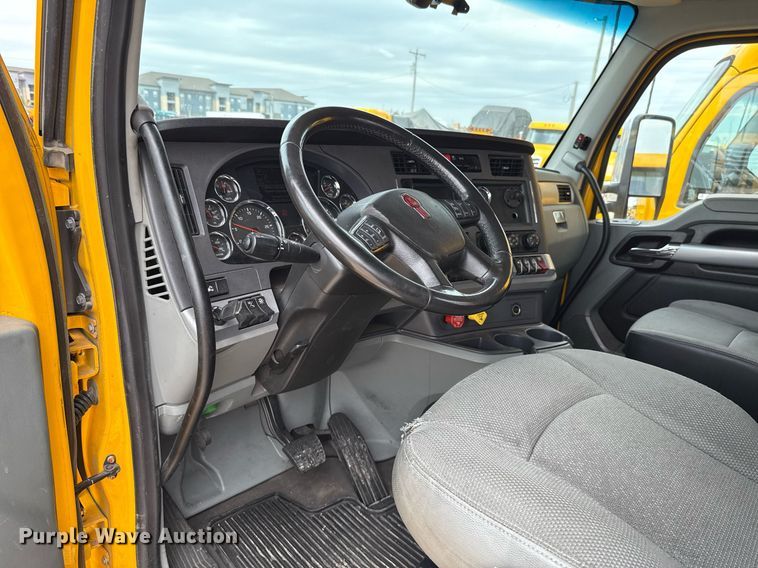 image for item EJ4589 2022 Kenworth T680 semi truck