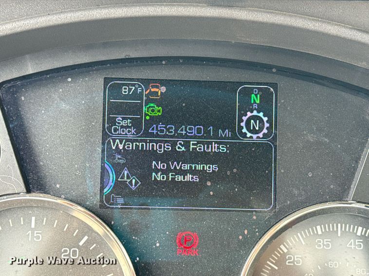 image for item EJ4589 2022 Kenworth T680 semi truck