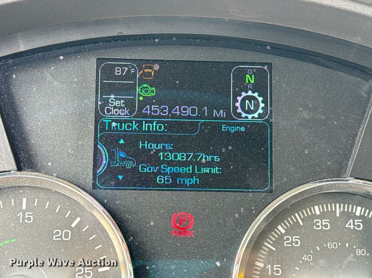 image for item EJ4589 2022 Kenworth T680 semi truck