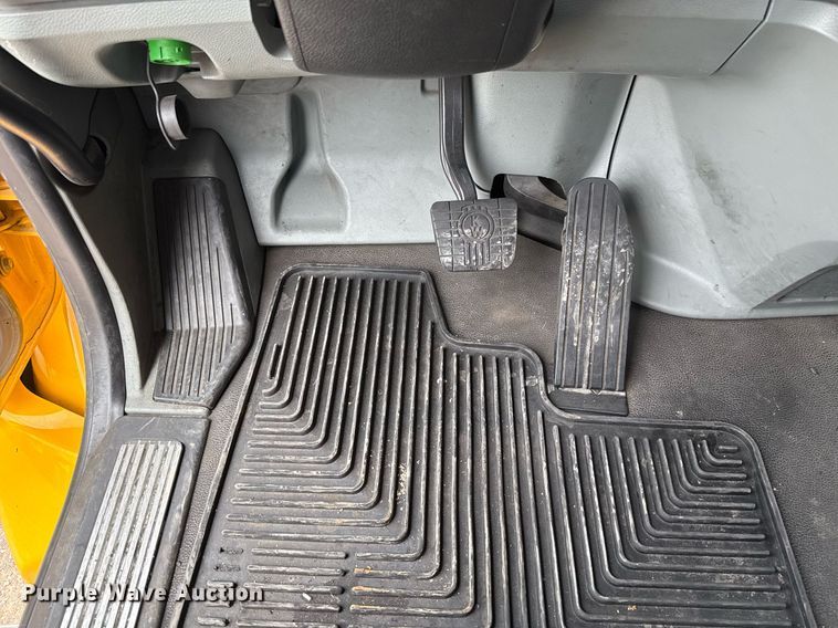 image for item EJ4589 2022 Kenworth T680 semi truck