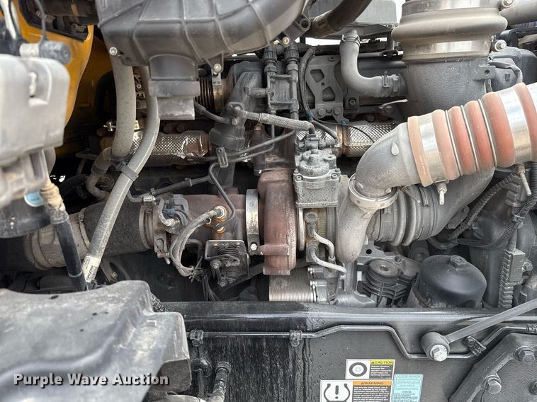 image for item EJ4589 2022 Kenworth T680 semi truck