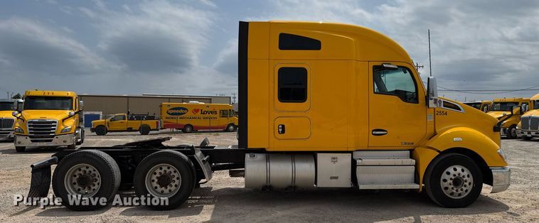 image for item EJ4590 2019 Kenworth T680 semi truck