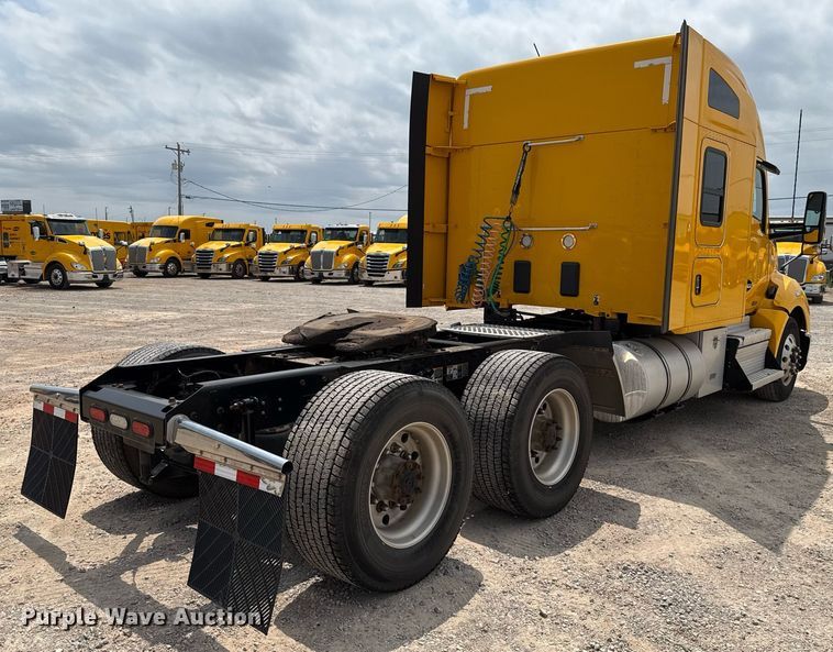 image for item EJ4590 2019 Kenworth T680 semi truck