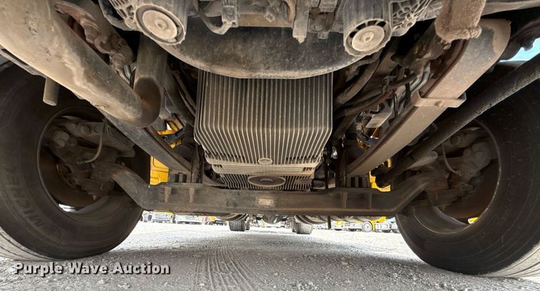 image for item EJ4590 2019 Kenworth T680 semi truck