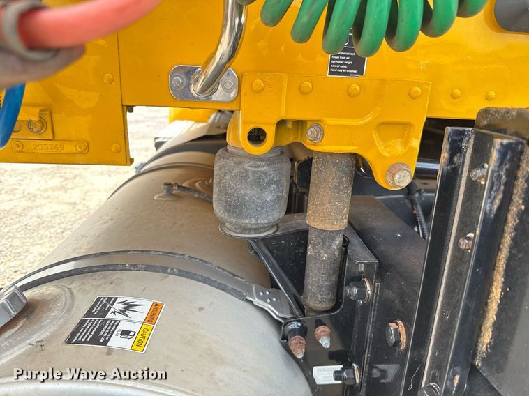 image for item EJ4590 2019 Kenworth T680 semi truck