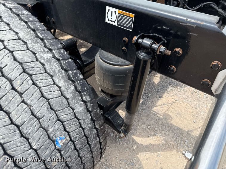 image for item EJ4590 2019 Kenworth T680 semi truck