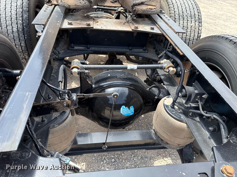 image for item EJ4590 2019 Kenworth T680 semi truck