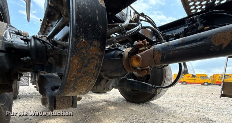 image for item EJ4590 2019 Kenworth T680 semi truck