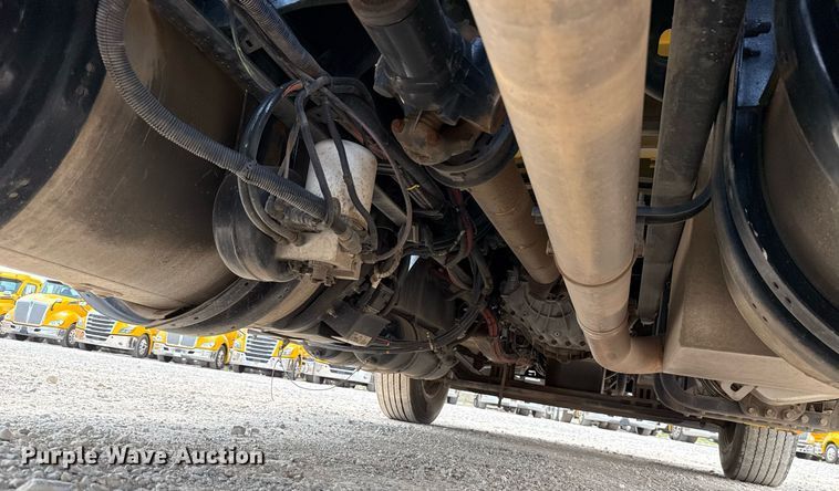 image for item EJ4590 2019 Kenworth T680 semi truck