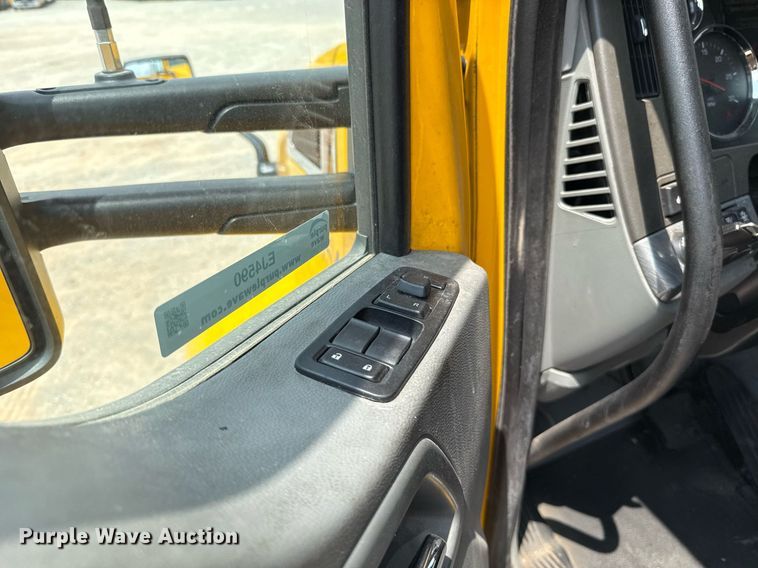 image for item EJ4590 2019 Kenworth T680 semi truck