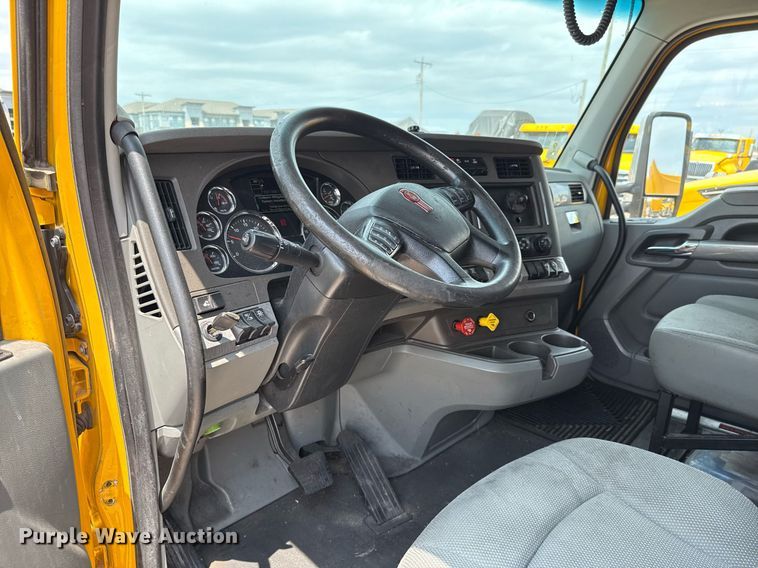 image for item EJ4590 2019 Kenworth T680 semi truck