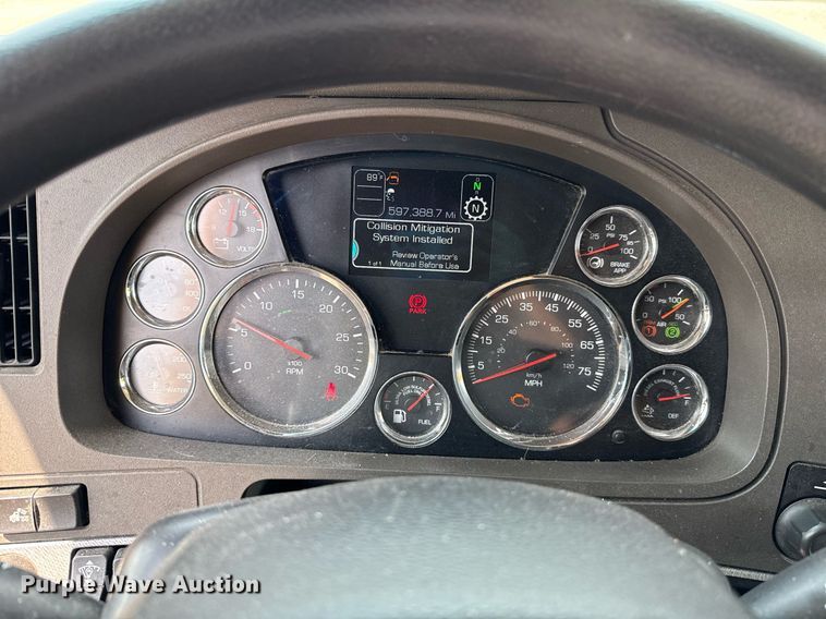 image for item EJ4590 2019 Kenworth T680 semi truck