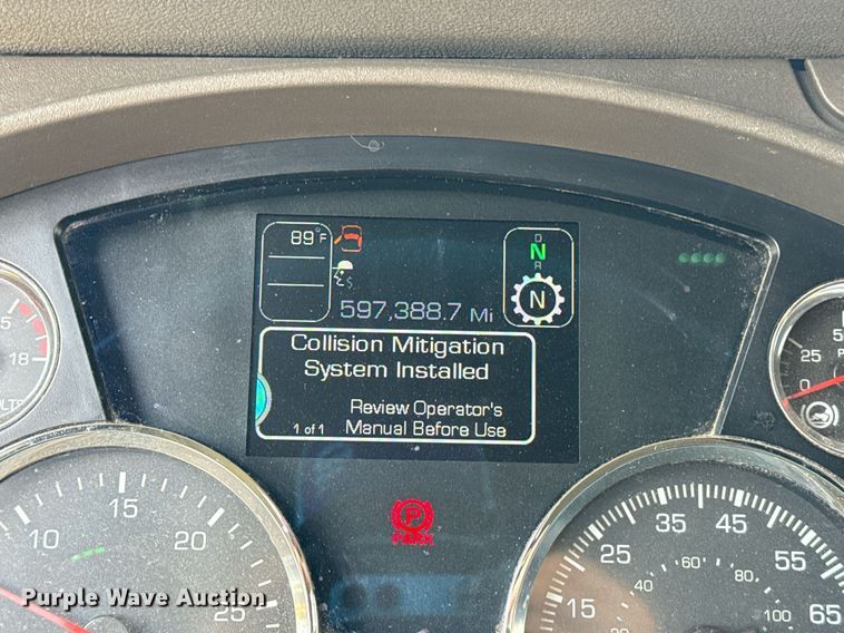 image for item EJ4590 2019 Kenworth T680 semi truck