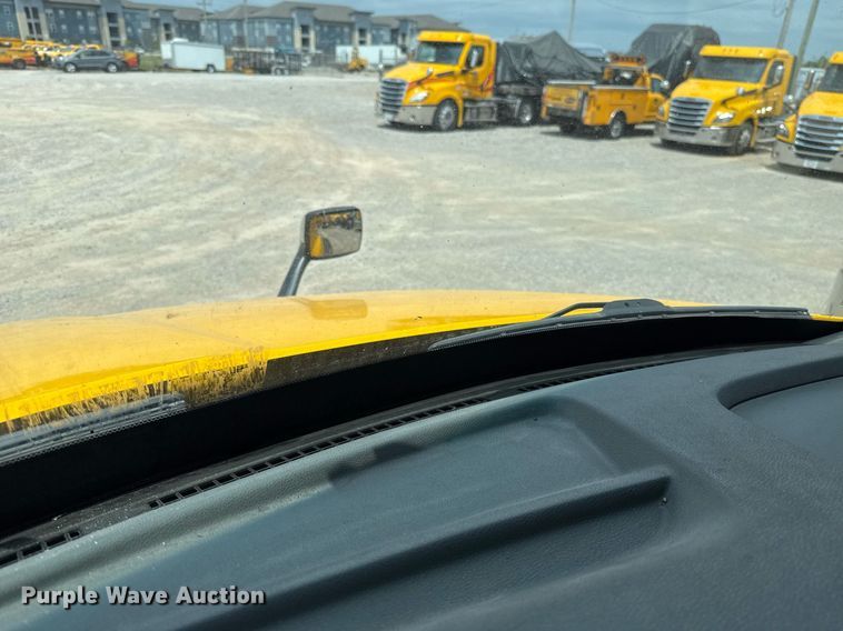 image for item EJ4590 2019 Kenworth T680 semi truck