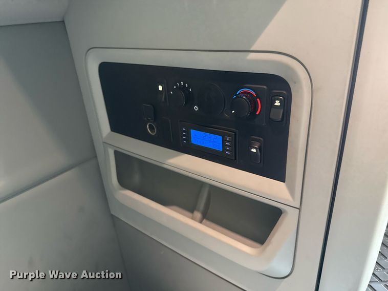 image for item EJ4590 2019 Kenworth T680 semi truck