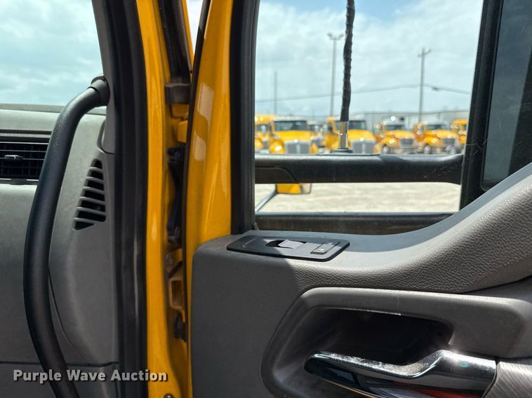 image for item EJ4590 2019 Kenworth T680 semi truck